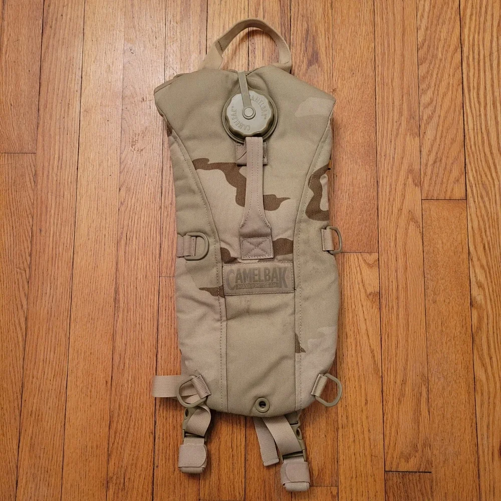 Camelbak Maximum Gear Hydration Pack Desert Camo Tactical Backpack Water Bladder